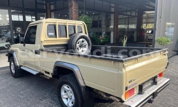Nunua Ilio tumika Toyota Land Cruiser Beige Gari ndani ya Kabwe nchini Zambia Nunua Ilio tumika Toyota Land Cruiser Beige Gari ndani ya Kabwe nchini Zambia