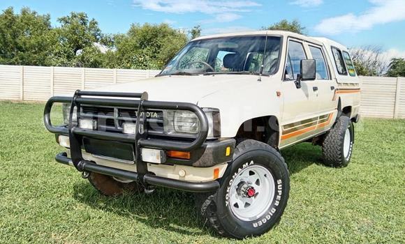Nunua Ilio tumika Toyota Hilux Beige Gari ndani ya Kabwe nchini Zambia Nunua Ilio tumika Toyota Hilux Beige Gari ndani ya Kabwe nchini Zambia