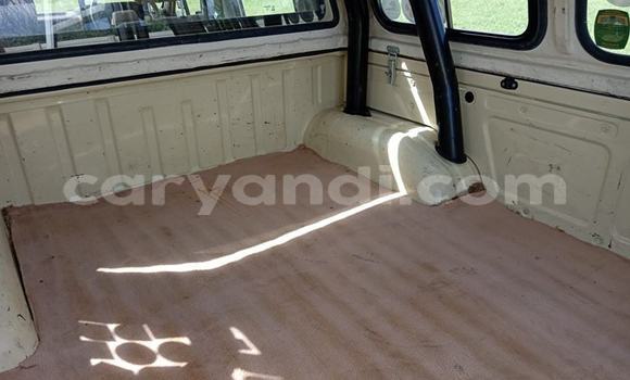 Nunua Ilio tumika Toyota Hilux Beige Gari ndani ya Kabwe nchini Zambia Nunua Ilio tumika Toyota Hilux Beige Gari ndani ya Kabwe nchini Zambia