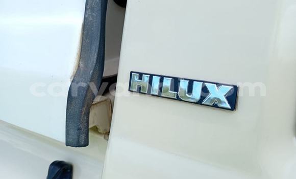 Nunua Ilio tumika Toyota Hilux Beige Gari ndani ya Kabwe nchini Zambia Nunua Ilio tumika Toyota Hilux Beige Gari ndani ya Kabwe nchini Zambia