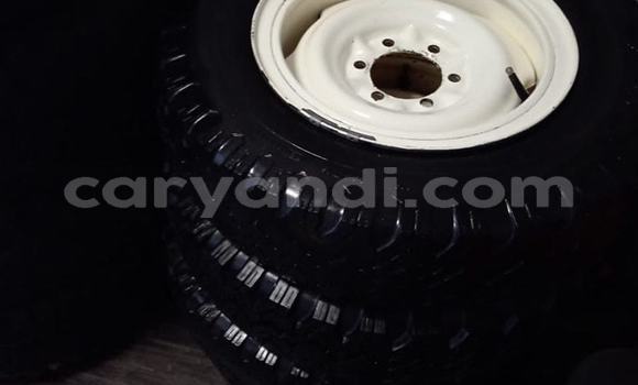 Nunua Ilio tumika Toyota Hilux Beige Gari ndani ya Kabwe nchini Zambia Nunua Ilio tumika Toyota Hilux Beige Gari ndani ya Kabwe nchini Zambia