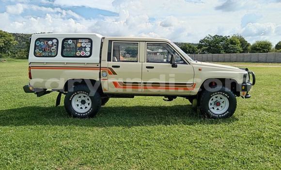 Nunua Ilio tumika Toyota Hilux Beige Gari ndani ya Kabwe nchini Zambia Nunua Ilio tumika Toyota Hilux Beige Gari ndani ya Kabwe nchini Zambia