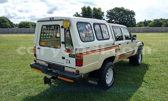 Nunua Ilio tumika Toyota Hilux Beige Gari ndani ya Kabwe nchini Zambia Nunua Ilio tumika Toyota Hilux Beige Gari ndani ya Kabwe nchini Zambia