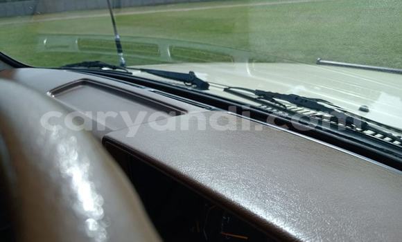 Nunua Ilio tumika Toyota Hilux Beige Gari ndani ya Kabwe nchini Zambia Nunua Ilio tumika Toyota Hilux Beige Gari ndani ya Kabwe nchini Zambia