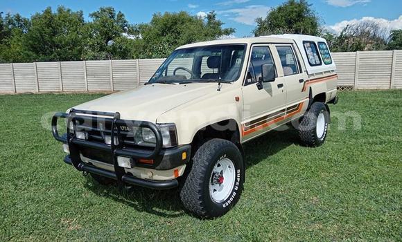 Nunua Ilio tumika Toyota Hilux Beige Gari ndani ya Kabwe nchini Zambia Nunua Ilio tumika Toyota Hilux Beige Gari ndani ya Kabwe nchini Zambia