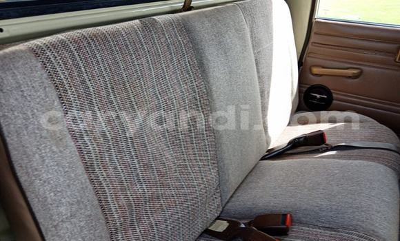 Nunua Ilio tumika Toyota Hilux Beige Gari ndani ya Kabwe nchini Zambia Nunua Ilio tumika Toyota Hilux Beige Gari ndani ya Kabwe nchini Zambia