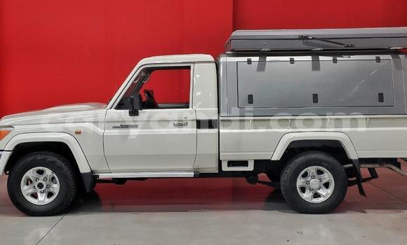 Acheter Occasion Voiture Toyota Land Cruiser Blanc à Lusaka, Zambie Acheter Occasion Voiture Toyota Land Cruiser Blanc à Lusaka, Zambie