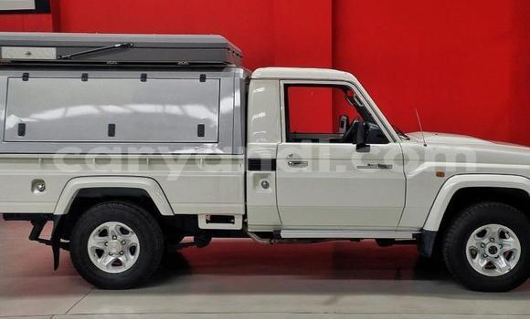 Acheter Occasion Voiture Toyota Land Cruiser Blanc à Lusaka, Zambie Acheter Occasion Voiture Toyota Land Cruiser Blanc à Lusaka, Zambie