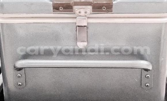 Acheter Occasion Voiture Toyota Land Cruiser Blanc à Lusaka, Zambie Acheter Occasion Voiture Toyota Land Cruiser Blanc à Lusaka, Zambie