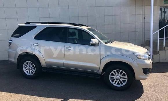 Nunua Ilio tumika Toyota Fortuner Beige Gari ndani ya Kabwe nchini Zambia Nunua Ilio tumika Toyota Fortuner Beige Gari ndani ya Kabwe nchini Zambia