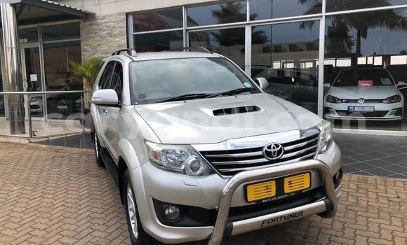 Nunua Ilio tumika Toyota Fortuner Fedha Gari ndani ya Kabwe nchini Zambia Nunua Ilio tumika Toyota Fortuner Fedha Gari ndani ya Kabwe nchini Zambia