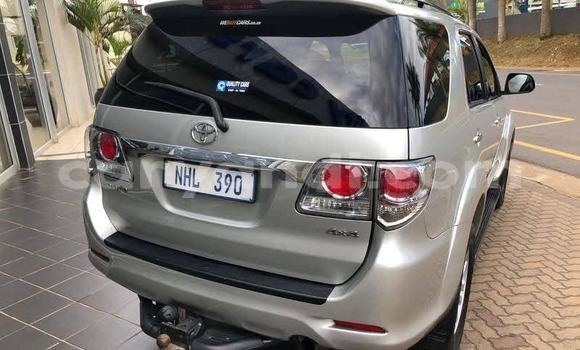 Nunua Ilio tumika Toyota Fortuner Fedha Gari ndani ya Kabwe nchini Zambia Nunua Ilio tumika Toyota Fortuner Fedha Gari ndani ya Kabwe nchini Zambia