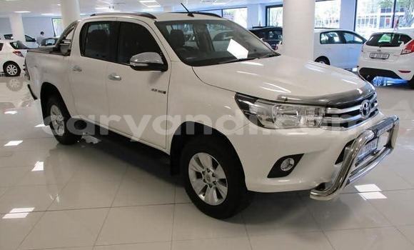 Buy Used Toyota Hilux White Car in Kabwe in Zambia