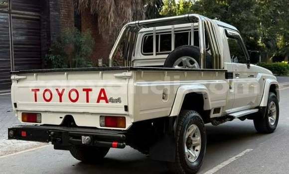 Acheter Occasion Voiture Toyota Land Cruiser Blanc à Lusaka, Zambie Acheter Occasion Voiture Toyota Land Cruiser Blanc à Lusaka, Zambie