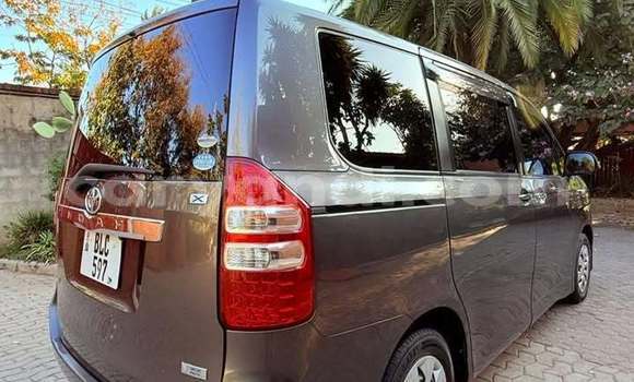 Acheter Occasion Voiture Toyota Noah Autre à Lusaka, Zambie Acheter Occasion Voiture Toyota Noah Autre à Lusaka, Zambie