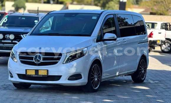 Tenga Tsaru Mercedes‒Benz V-klasse Chena Mota in Lusaka in Zambia