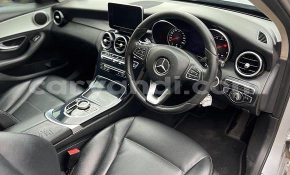 Nunua Ilio tumika Mercedes-Benz E-Classe Fedha Gari ndani ya Kabwe nchini Zambia Nunua Ilio tumika Mercedes-Benz E-Classe Fedha Gari ndani ya Kabwe nchini Zambia