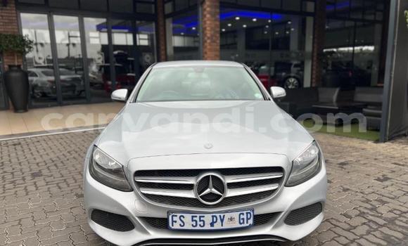 Nunua Ilio tumika Mercedes-Benz E-Classe Fedha Gari ndani ya Kabwe nchini Zambia Nunua Ilio tumika Mercedes-Benz E-Classe Fedha Gari ndani ya Kabwe nchini Zambia