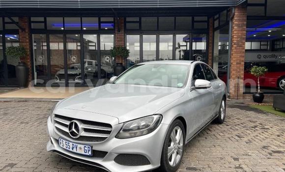 Nunua Ilio tumika Mercedes-Benz E-Classe Fedha Gari ndani ya Kabwe nchini Zambia Nunua Ilio tumika Mercedes-Benz E-Classe Fedha Gari ndani ya Kabwe nchini Zambia