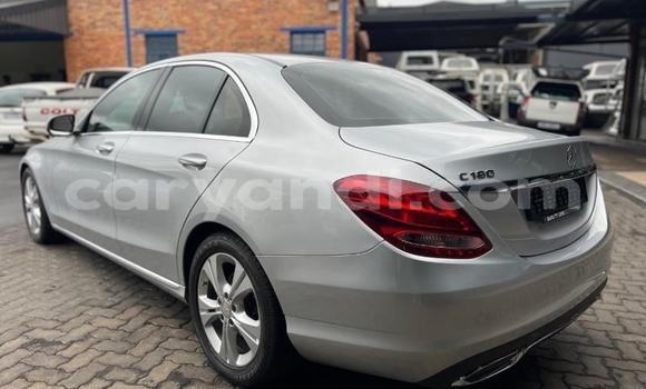Nunua Ilio tumika Mercedes-Benz E-Classe Fedha Gari ndani ya Kabwe nchini Zambia Nunua Ilio tumika Mercedes-Benz E-Classe Fedha Gari ndani ya Kabwe nchini Zambia
