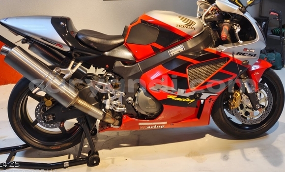 Acheter Occasion Moto Honda VTR Rouge à Lusaka, Zambie Acheter Occasion Moto Honda VTR Rouge à Lusaka, Zambie