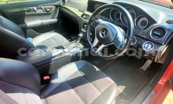 Acheter Occasion Voiture Mercedes-Benz C-Classe Rouge à Lusaka, Zambie Acheter Occasion Voiture Mercedes-Benz C-Classe Rouge à Lusaka, Zambie