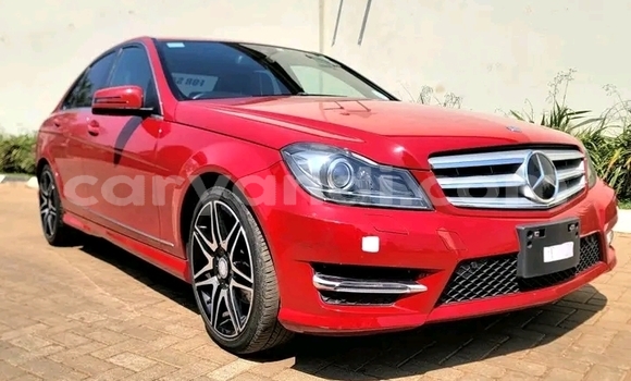 Acheter Occasion Voiture Mercedes-Benz C-Classe Rouge à Lusaka, Zambie Acheter Occasion Voiture Mercedes-Benz C-Classe Rouge à Lusaka, Zambie