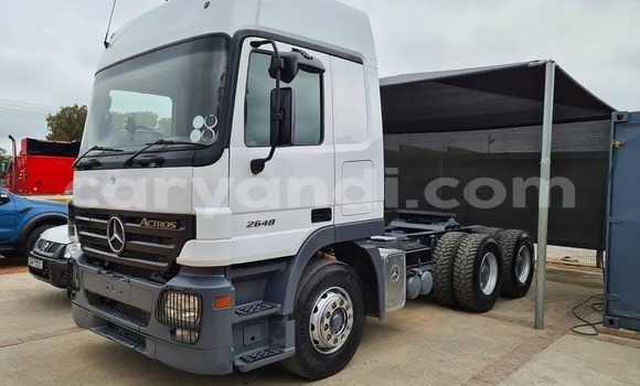 Acheter Occasion Utilitaire Mercedes–Benz 2644 Blanc à Livingstone, Zambie Acheter Occasion Utilitaire Mercedes–Benz 2644 Blanc à Livingstone, Zambie