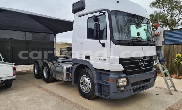 Acheter Occasion Utilitaire Mercedes–Benz 2644 Blanc à Livingstone, Zambie Acheter Occasion Utilitaire Mercedes–Benz 2644 Blanc à Livingstone, Zambie