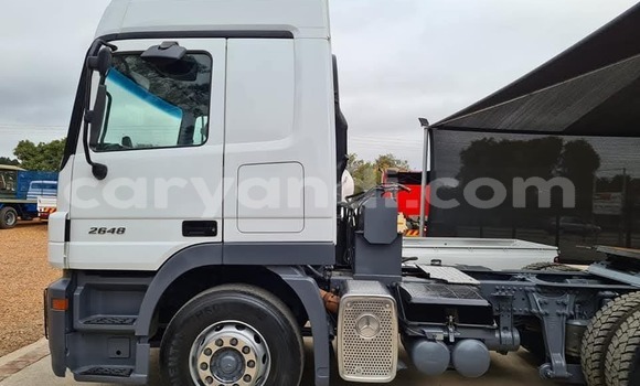 Acheter Occasion Utilitaire Mercedes–Benz 2644 Blanc à Livingstone, Zambie Acheter Occasion Utilitaire Mercedes–Benz 2644 Blanc à Livingstone, Zambie