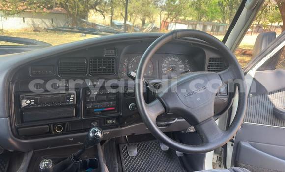 Acheter Occasion Voiture Toyota Land Cruiser Blanc à Lusaka, Zambie Acheter Occasion Voiture Toyota Land Cruiser Blanc à Lusaka, Zambie