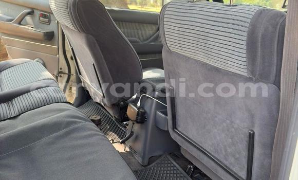 Acheter Occasion Voiture Toyota Land Cruiser Blanc à Lusaka, Zambie Acheter Occasion Voiture Toyota Land Cruiser Blanc à Lusaka, Zambie
