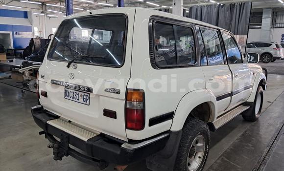 Acheter Occasion Voiture Toyota Land Cruiser Blanc à Lusaka, Zambie Acheter Occasion Voiture Toyota Land Cruiser Blanc à Lusaka, Zambie