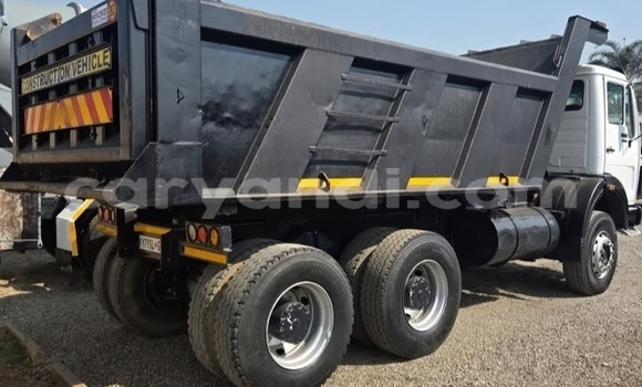 Acheter Occasion Utilitaire Mercedes–Benz Tipper Blanc à Lusaka, Zambie Acheter Occasion Utilitaire Mercedes–Benz Tipper Blanc à Lusaka, Zambie
