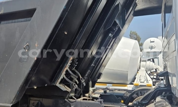 Acheter Occasion Utilitaire Mercedes–Benz Tipper Blanc à Lusaka, Zambie Acheter Occasion Utilitaire Mercedes–Benz Tipper Blanc à Lusaka, Zambie