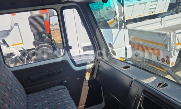 Acheter Occasion Utilitaire Mercedes–Benz Tipper Blanc à Lusaka, Zambie Acheter Occasion Utilitaire Mercedes–Benz Tipper Blanc à Lusaka, Zambie