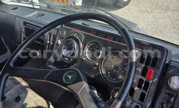 Acheter Occasion Utilitaire Mercedes–Benz Tipper Blanc à Lusaka, Zambie Acheter Occasion Utilitaire Mercedes–Benz Tipper Blanc à Lusaka, Zambie