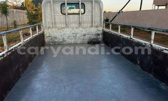 Nunua Ilio tumika Renault D55 Nyeupe Lori ndani ya Lusaka nchini Zambia Nunua Ilio tumika Renault D55 Nyeupe Lori ndani ya Lusaka nchini Zambia