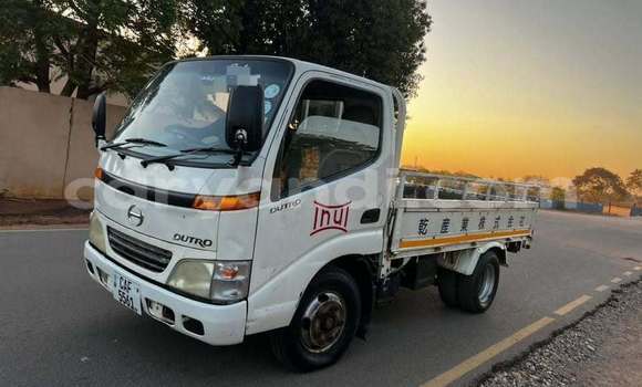 Nunua Ilio tumika Renault D55 Nyeupe Lori ndani ya Lusaka nchini Zambia Nunua Ilio tumika Renault D55 Nyeupe Lori ndani ya Lusaka nchini Zambia