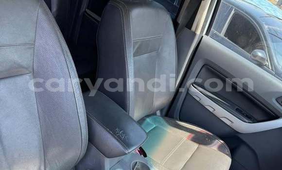 Nunua Ilio tumika Ford Ranger Nyeupe Gari ndani ya Lusaka nchini Zambia Nunua Ilio tumika Ford Ranger Nyeupe Gari ndani ya Lusaka nchini Zambia