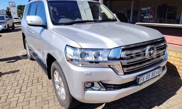 Buy Used Toyota Land Cruiser Prado White Car in Lusaka in Zambia