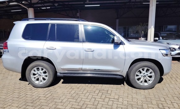 Nunua Ilio tumika Toyota Land Cruiser Prado Nyeupe Gari ndani ya Lusaka nchini Zambia Nunua Ilio tumika Toyota Land Cruiser Prado Nyeupe Gari ndani ya Lusaka nchini Zambia