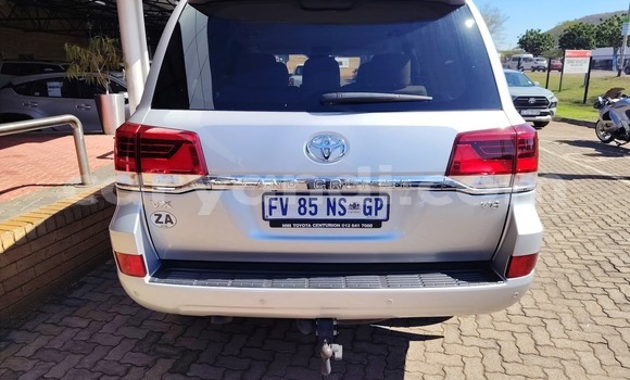Nunua Ilio tumika Toyota Land Cruiser Prado Nyeupe Gari ndani ya Lusaka nchini Zambia Nunua Ilio tumika Toyota Land Cruiser Prado Nyeupe Gari ndani ya Lusaka nchini Zambia