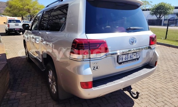Nunua Ilio tumika Toyota Land Cruiser Prado Nyeupe Gari ndani ya Lusaka nchini Zambia Nunua Ilio tumika Toyota Land Cruiser Prado Nyeupe Gari ndani ya Lusaka nchini Zambia