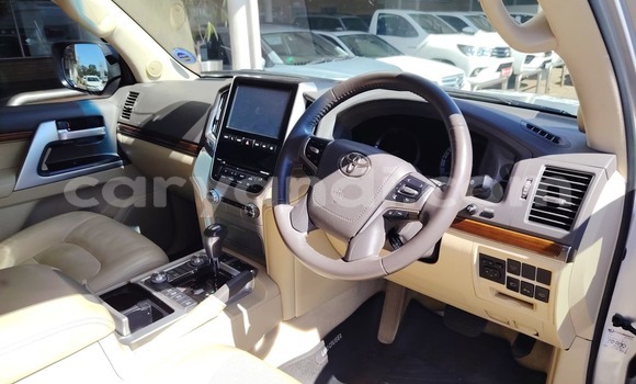 Nunua Ilio tumika Toyota Land Cruiser Prado Nyeupe Gari ndani ya Lusaka nchini Zambia Nunua Ilio tumika Toyota Land Cruiser Prado Nyeupe Gari ndani ya Lusaka nchini Zambia