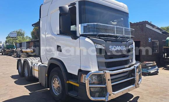 Nunua Ilio tumika Scania R420 Nyeupe Lori ndani ya Lusaka nchini Zambia Nunua Ilio tumika Scania R420 Nyeupe Lori ndani ya Lusaka nchini Zambia