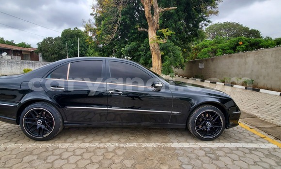 Buy Used Mercedes‒Benz E–Class Black Car in Lusaka in Zambia Buy Used Mercedes‒Benz E–Class Black Car in Lusaka in Zambia