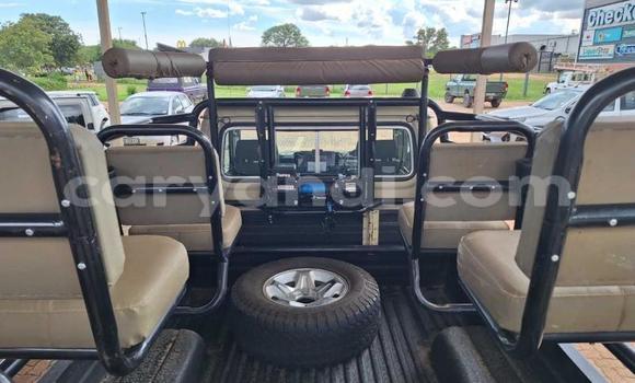 Nunua Ilio tumika Toyota Land Cruiser Brown Gari ndani ya Livingstone nchini Zambia Nunua Ilio tumika Toyota Land Cruiser Brown Gari ndani ya Livingstone nchini Zambia