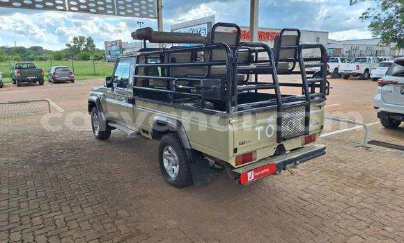 Nunua Ilio tumika Toyota Land Cruiser Brown Gari ndani ya Livingstone nchini Zambia Nunua Ilio tumika Toyota Land Cruiser Brown Gari ndani ya Livingstone nchini Zambia