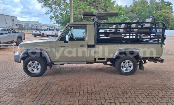 Nunua Ilio tumika Toyota Land Cruiser Brown Gari ndani ya Livingstone nchini Zambia Nunua Ilio tumika Toyota Land Cruiser Brown Gari ndani ya Livingstone nchini Zambia